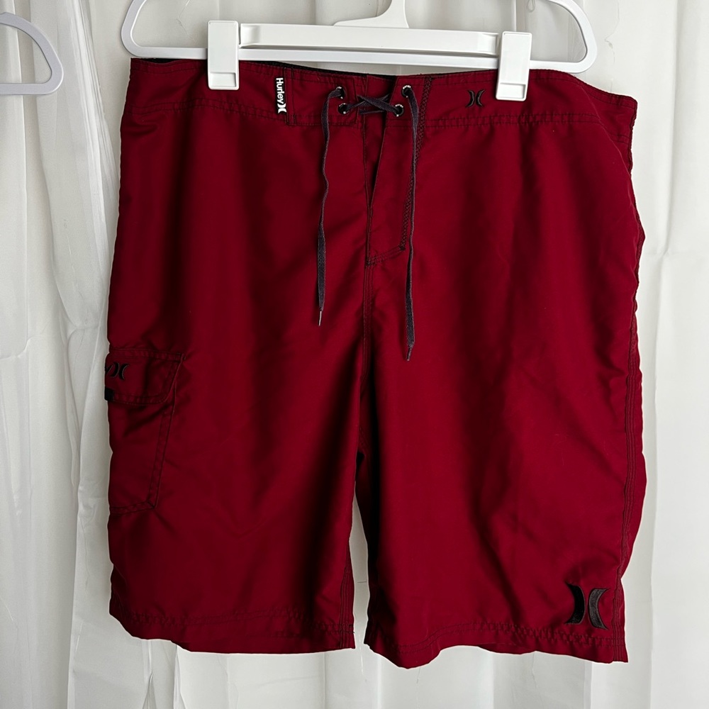 Hurley men’s board, shorts, size 38 Red